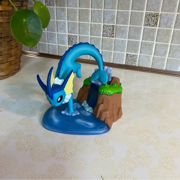 Funko Pokémon Vinyl figurine An Afternoon with Eevee & Friends : Vaporeon rare - Picture 5 of 9